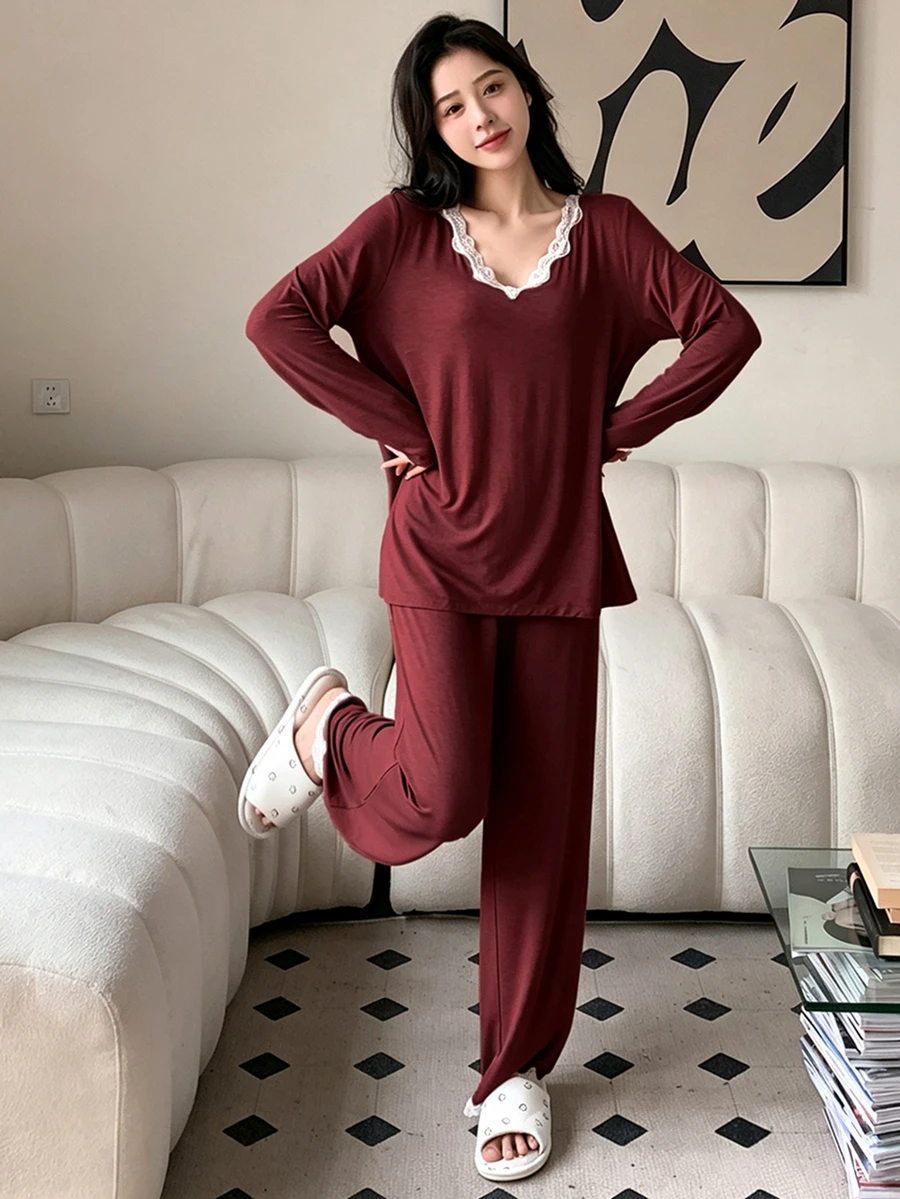 DAZY 2件組女款柔軟對比色蕾絲飾邊睡衣套裝 - 酒紅色 - 查看 1