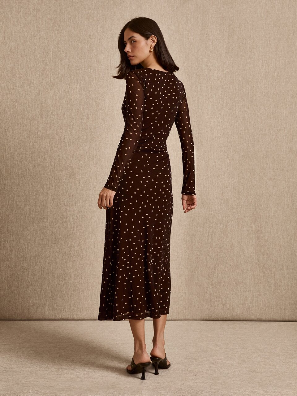 Robe midi ajustée à manches longues en maille marron à pois, encolure bateau, style romantique, printemps été