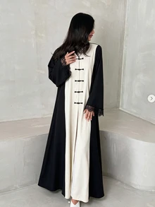 Yasveil 黑色奶油色拼接青蛙鈕扣長袍，蕾絲袖口長袖拼接端莊長款長袍，適合初秋宗教節慶宴會場合 - 彩色 - 查看 2
