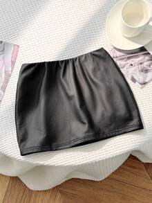 SHEIN Serisse Kids Tween女孩黑色PU低腰貼身迷你裙（含內搭打底褲），黑色迷你裙 - 黑色 - 查看 2