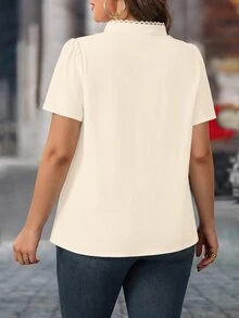 SHEIN LUNE CURVE 大尺碼女款法式蕾絲拼接單排扣短袖優雅襯衫 - 杏色 - 查看 2
