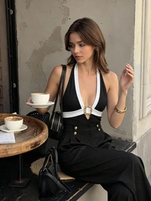 SHEIN PariChic 2026 Nuovo Body aderente con scollo a V profondo a blocchi di colore nero & bianco, fibbia ad anello dorato di lusso, vita stretta, slim fit, collo all'americana, elastico, schiena scoperta, stile europeo & americano per vacanze e terme - nero - Visualizzare 4