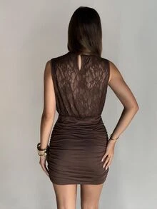 SHEIN Raffinéa 女款春夏深棕色蕾絲拼接針織修身迷你洋裝，高彈力、高領、露背、胸部設計、抓皺，優雅性感 - 棕色 - 查看 4