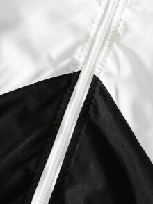 SHEIN Coolqubz 小男孩騎士印花長袖夾克與短褲休閒套裝，拼色拉鍊立領夾克寬鬆休閒運動套裝 - 黑與白 - 查看 3