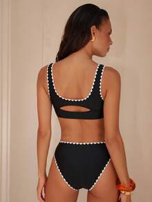 Swim Basics 女士夏季沙滩纯色贝壳边饰粗肩带前褶皱镂空露背比基尼上衣和短裤休闲度假泳装套装 - 黑色 - 查看 2