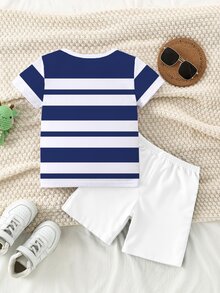 SHEIN 2件套幼儿男童休闲条纹马印花短袖T恤和短裤套装，舒适日常穿着，春夏款 - 彩色 - 查看 4