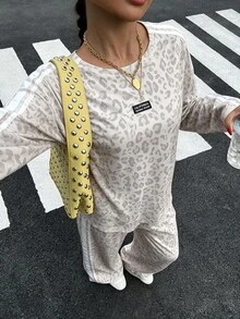 Muchica 女款休閒運動套裝，豹紋側條紋長袖上衣與寬腿長褲 Y2K 秋季女裝兩件套 - 淺灰色 - 查看 6
