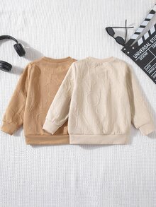 SHEIN 2件組男孩圓領運動衫套裝，卡其棕與米色可選，全身覆蓋3D壓紋字母紋理，打造具層次感的強設計感外觀，寬鬆圓領與落肩剪裁不限制男孩活動，羅紋袖口與下擺耐變形，適合日常上學與休閒外出，簡約大地色百搭耐穿 - 卡其色 - 查看 3