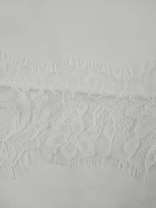 Rue Lumi 女款休閒白色圓領短袖T恤，誇張荷葉邊與蕾絲細節，常規面料上衣，白色棉質蕾絲下擺抽褶T恤，圓領短袖，經典白色現代基本款創新設計，適合18-35歲女性夏季休閒日常出遊、度假與上班穿搭上衣 - 白色 - 查看 9