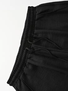 Manfinity Homme 男士舒適純色細斜紋布料小立領短袖襯衫與抽繩鬆緊腰長褲套裝，休閒度假、朋友約會、雞尾酒會、沙龍、聚會、日常辦公、極簡商務風格，特別適合春夏季節，適合自穿或送給朋友 - 黑色 - 查看 6