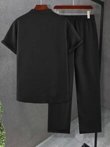 Manfinity Homme 男士舒適純色細斜紋布料小立領短袖襯衫與抽繩鬆緊腰長褲套裝，休閒度假、朋友約會、雞尾酒會、沙龍、聚會、日常辦公、極簡商務風格，特別適合春夏季節，適合自穿或送給朋友 - 黑色 - 查看 2