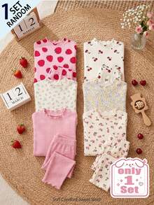 SHEIN [Dikirim Acak 1 Set] Baju Terusan Bayi Perempuan Lengan Panjang Celana Panjang Desain Rumbai Bergelombang di Bagian Bawah Motif Bunga Stroberi Ceri Lucu Warna Polos Kain Nyaman Cocok Untuk Pakaian Sehari-hari di Rumah Anak Perempuan Piyama Santai - MultiWarna - View 1