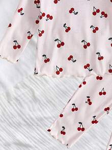 SHEIN [Dikirim Acak 1 Set] Baju Terusan Bayi Perempuan Lengan Panjang Celana Panjang Desain Rumbai Bergelombang di Bagian Bawah Motif Bunga Stroberi Ceri Lucu Warna Polos Kain Nyaman Cocok Untuk Pakaian Sehari-hari di Rumah Anak Perempuan Piyama Santai - MultiWarna - View 6