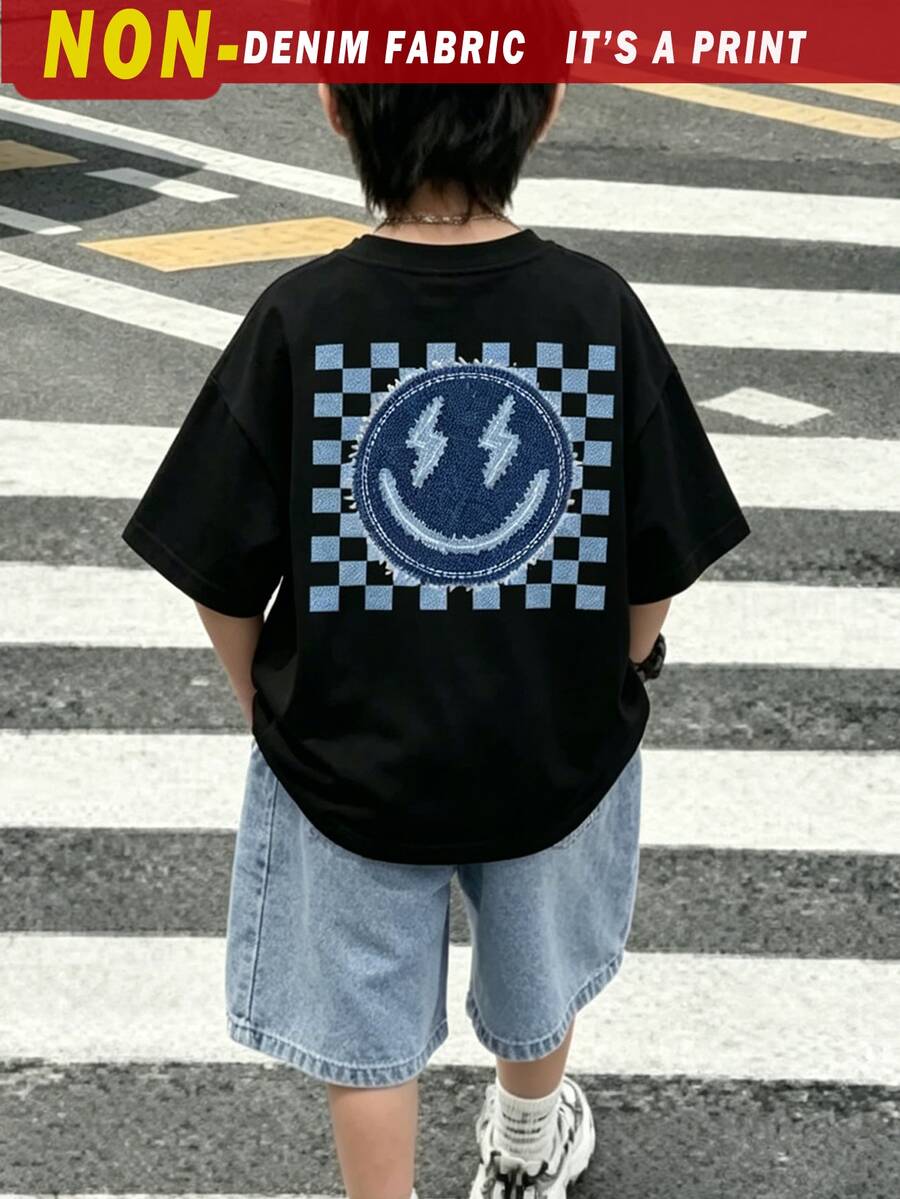小男孩時尚簡約方臉英文標語印花圓領短袖T恤搭配滿版印花運動長褲套裝,適合度假聚會、派對,輕鬆舒適,夏季必穿之選,休閒穿搭、街頭風、開學季、戶外野餐、街拍、校園、度假、禮物 - 彩色 - 查看 1
