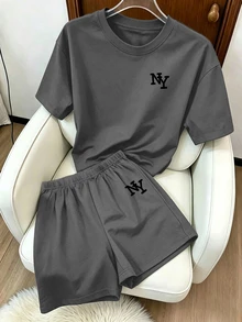 Resyla 夏季時尚休閒，適合日常與運動穿著的女士兩件套，女士黑色紐約 NY 字母印花圓領短袖 T 恤套裝，優雅舒適設計，休閒出遊兩件套 - 黑色 - 查看 3