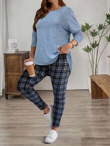 Rosumi 大尺碼女款淺藍色海軍藍T恤與格紋內搭褲套裝，適合秋季穿著，約會、度假、辦公室商務休閒優雅風 - 藍色 - 查看 2