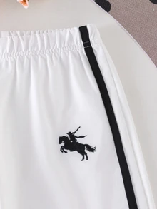SHEIN Playful Pals 女童學院風拼色 Polo 兩件套，白色與黑色對比領上衣搭配側條紋寬腿褲，經典馬術刺繡休閒套裝，春秋極簡俐落版型，適合上學與外出，清新百搭造型 - 白色 - 查看 6
