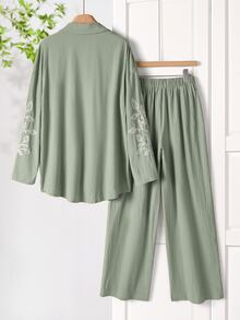 Rusticease 植物刺繡休閒鄉村風襯衫長褲套裝 女款亞麻上衣兩件套 秋季野餐旅行穿搭 鼠尾草綠 - 綠色 - 查看 3