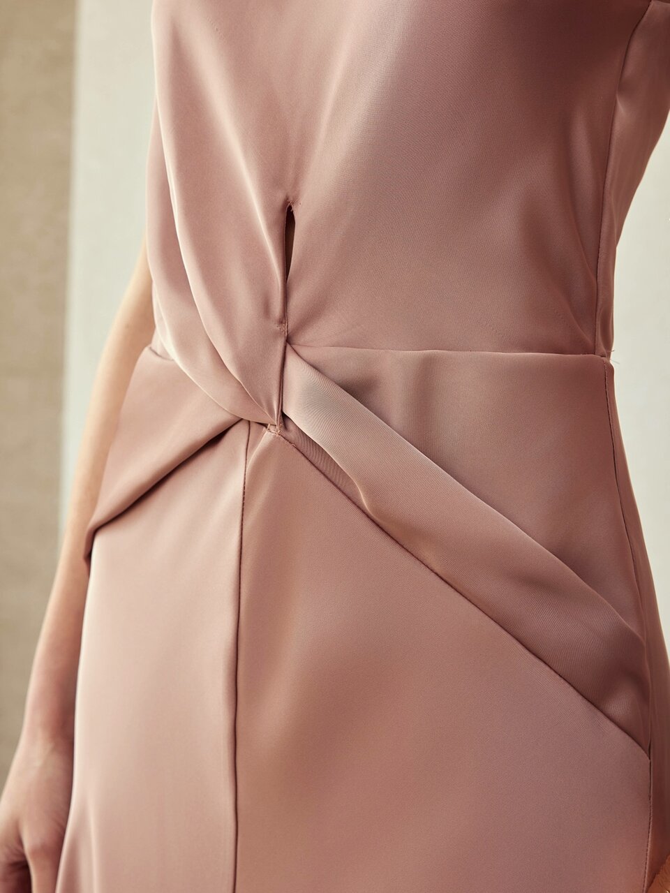 MOTF ELEGANT TWIST WAIST FITTED DRESS, SPRING/SUMMER