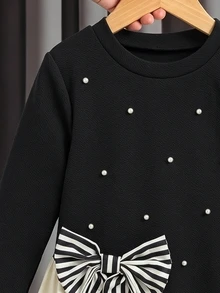 SHEIN Playful Pals 幼女拼接洋裝，甜美優雅，黑色奶油色珍珠蝴蝶結條紋荷葉邊長袖圓領，生日派對秋季芭蕾公主風舒適A字裙 - 黑與白 - 查看 4