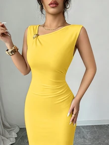 SHEIN Elenzya 夏季新款優雅不對稱設計抓皺收腰長版貼身洋裝，附金色裝飾扣，女款 - 黃色 - 查看 3