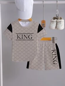 SHEIN Playful Pals 1 套男婴服装，全身几何图案印花，“KING”字母装饰，短袖 T 恤和短裤，日常休闲，春夏时尚之选 - 彩色 - 查看 3