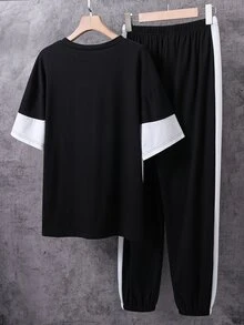 Vacaura 2件套青少年男童休闲撞色拼布字母印花T恤和运动裤套装 - 黑與白 - 查看 2