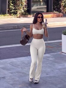 Sirith Set Olahraga Wanita 2 Potong: Atasan Tank Tanpa Lengan Leher Halter Warna Polos & Celana Panjang Pinggang Tinggi Lebar - Krem - View 3
