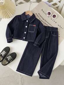 SHEIN Genkimix Kids 2件套女童深藍色水洗牛仔領長袖夾克與寬鬆長褲，精緻日常穿著，附棕色皮革貼布，學院風，適合返校季 - 深色水洗藍 - 查看 9