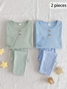 SHEIN Vintaside Kids 男童 2 件組羅紋針織亨利領睡衣套裝，長袖鈕扣上衣與格紋鬆緊腰長褲，柔軟舒適居家服 - 淺藍色 - 查看 1