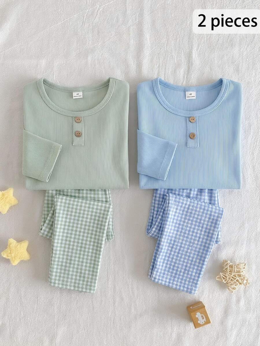 SHEIN Vintaside Kids 男童 2 件組羅紋針織亨利領睡衣套裝,長袖鈕扣上衣與格紋鬆緊腰長褲,柔軟舒適居家服 - 淺藍色 - 查看 1