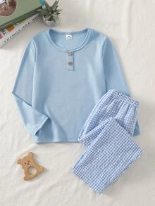 SHEIN Vintaside Kids 男童 2 件組羅紋針織亨利領睡衣套裝，長袖鈕扣上衣與格紋鬆緊腰長褲，柔軟舒適居家服 - 淺藍色 - 查看 6