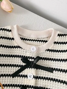 SHEIN 女嬰幼兒新生兒 0-3 歲秋冬時尚針織毛絨羅紋 3D 蝴蝶結開襟外套 + 緊身長褲套裝，外穿套裝 - 黑與白 - 查看 7