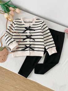 SHEIN 女嬰幼兒新生兒 0-3 歲秋冬時尚針織毛絨羅紋 3D 蝴蝶結開襟外套 + 緊身長褲套裝，外穿套裝 - 黑與白 - 查看 6