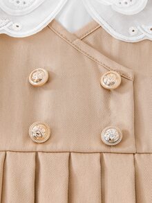 SHEIN Elladie kids 女童學院風蕾絲刺繡大領設計精緻玫瑰金雙排扣泡泡袖長袖百褶下擺洋裝，適合日常通勤休閒返校季 - 卡其色 - 查看 8