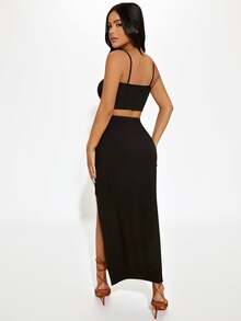 SHEIN SXY Conjunto top de tirantes corto unicolor con falda de muslo con abertura - Negro - Ver 2