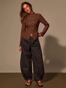 Athîral 女款休閒時尚新中式風格東方元素盤扣立領純色長袖襯衫，適合日常休閒、約會與聚會 - 棕色 - 查看 3
