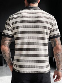Manfinity CasualCool 男士黑白條紋針織半拉鍊網眼短袖 Polo 衫，休閒夏季度假針織衫 - 黑與白 - 查看 2