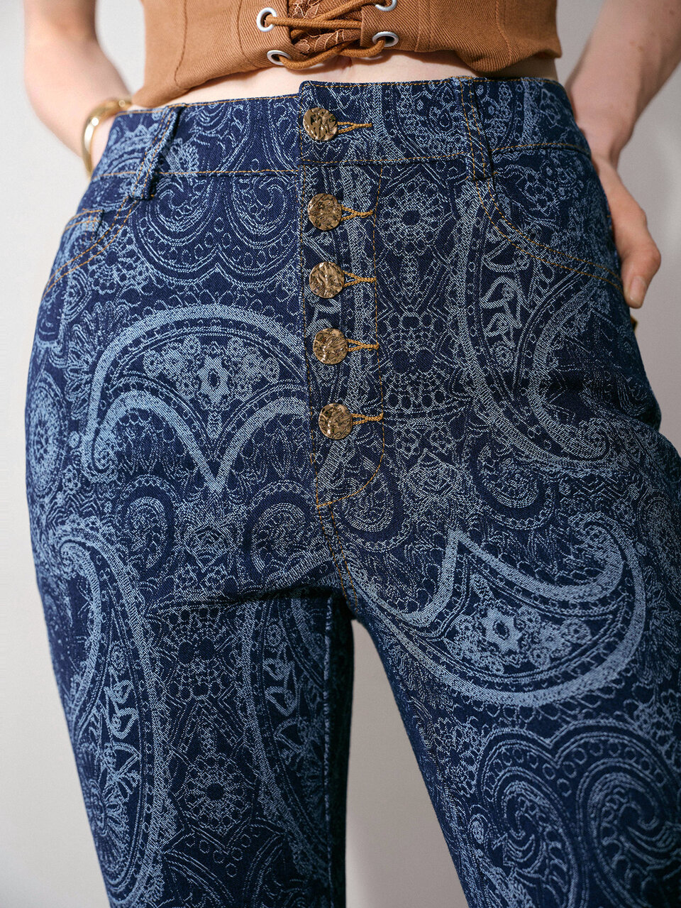 MOTF ELEGANT RETRO VINTAGE 70S 80S METAL BUTTON DECOR RAW NAVY BLUE ALL-MATCH VERSATILE FLARED JEANS EVERYDAY NIGHT OUT AUTUMN