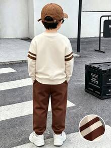 SHEIN Casuvi Kids 小男孩秋冬粉色長袖拼接兩件套，雙條紋圓領上衣搭配馬匹圖案慢跑褲，復古生日穿搭 - 彩色 - 查看 3