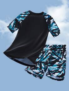 SHEIN طقم تي شيرت وشورت كاجوال فضفاض بياقة دائرية وأكمام قصيرة للأولاد الصغار، ملابس سباحة مناسبة للصيف - متعدد الألوان - مشاهدة 6