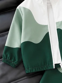 SHEIN Coolqubz 小男孩字母圖案拼色長袖上衣與短褲休閒日常兩件套 - 綠色 - 查看 5