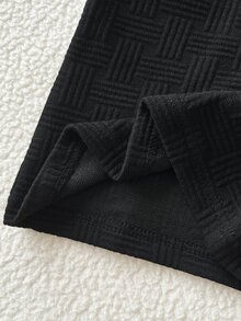 SHEIN Playful Pals 1件男嬰黑色針織提花布料翻領鈕扣長袖POLO衫，含棉，復古休閒極簡韓風POLO衫，適合春秋日常外出、上學、購物等場合 - 黑色 - 查看 9