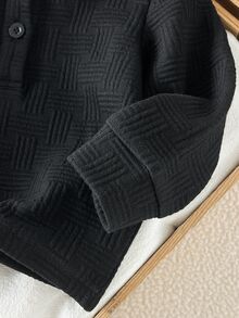 SHEIN Playful Pals 1件男嬰黑色針織提花布料翻領鈕扣長袖POLO衫，含棉，復古休閒極簡韓風POLO衫，適合春秋日常外出、上學、購物等場合 - 黑色 - 查看 7