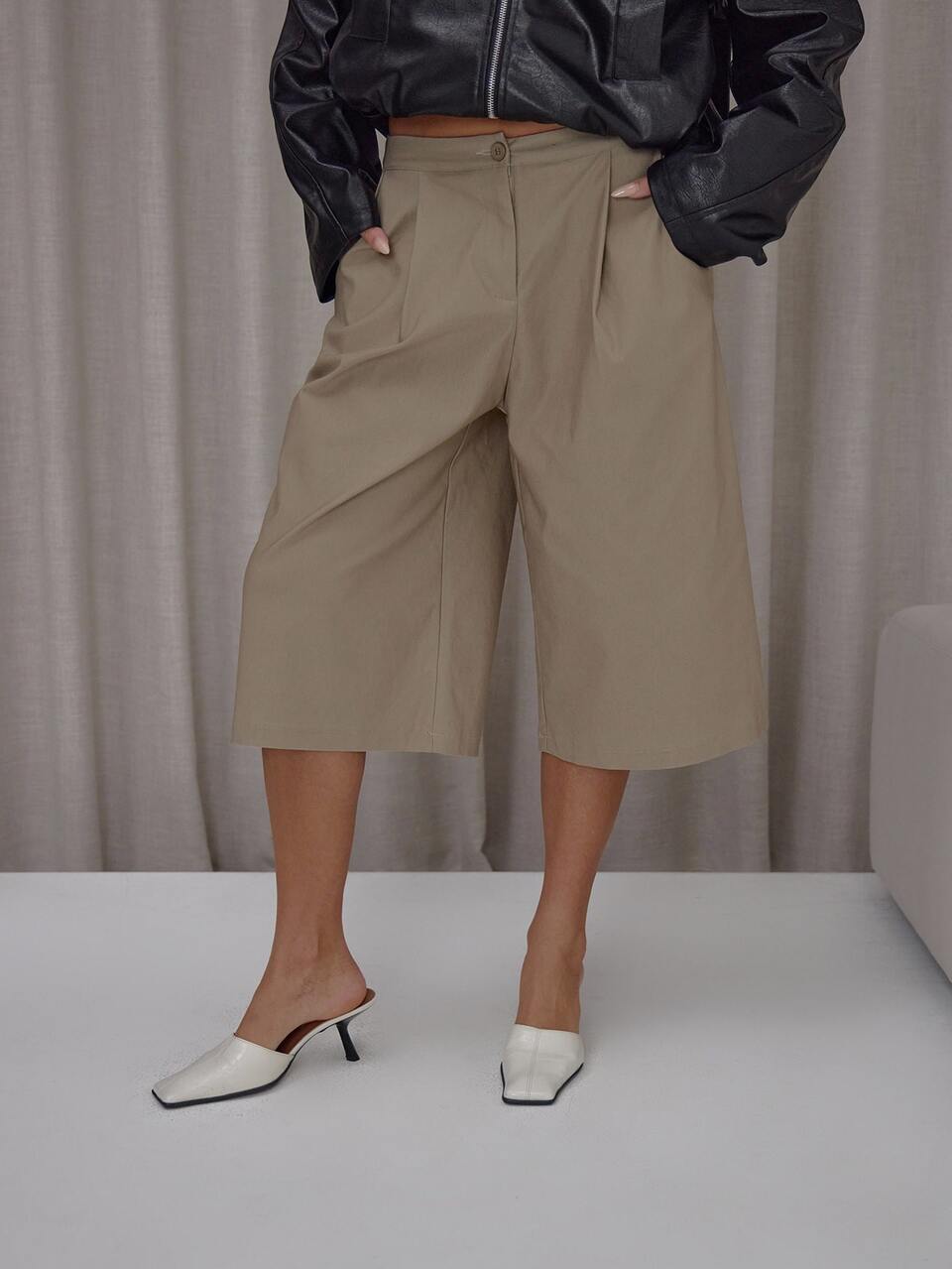 Pantacourt Capri Beige Oversize à Taille Basse et Plis