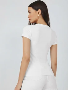 SHEIN BASICS 女款純色短袖修身休閒百搭多功能T恤上衣 白色 旅行度假 夏季 日常 白天 家居 - 白色 - 查看 3