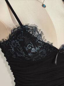 SHEIN ICON 撞色蕾丝褶饰 Y2k 吊带上衣 - 黑色 - 查看 9
