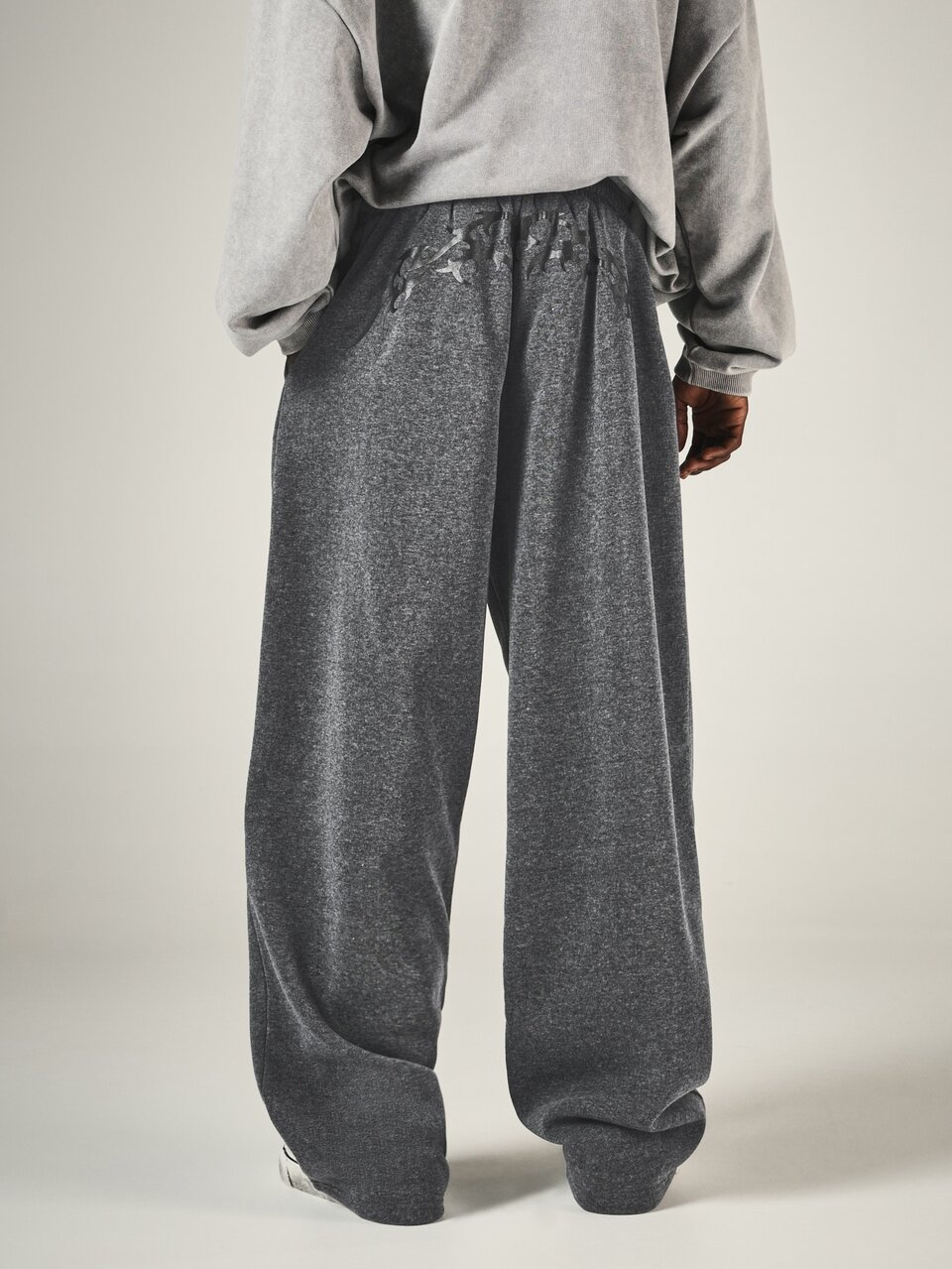 Calça de Moletom Perna Larga com Cordão na Cintura, Bolsos Laterais, Ajuste Relaxado, Fleece Aconchegante, Calça Casual para Descanso, Conforto Diário no Outono e Inverno