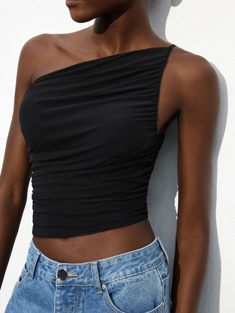 SHEIN Maija Spring/Summer New Black Asymmetrical Cut Asymmetrical Shoulder Ruched Women's Tank Top, Modern Elegant, Suitable For Carnival, Elegant Party, Valentine's Day, Back To School, Music Festival, Formal Social, Urban Commute, Workplace, Business Office, Daily Wear, Versatile, Romantic, Casual, 90s Old Money Style, New Year, Spring Break, Holiday, Birthday, Party, Beach, Graduation, Fashionable, Vacation, Basic, Minimalist, Suitable For Wedding Guest, Host, Outing, Date, Gathering, Concert, Stage Performance, Brunch, Tea Party, Airport, Multi-Scenario, Summer Holiday, Vacation