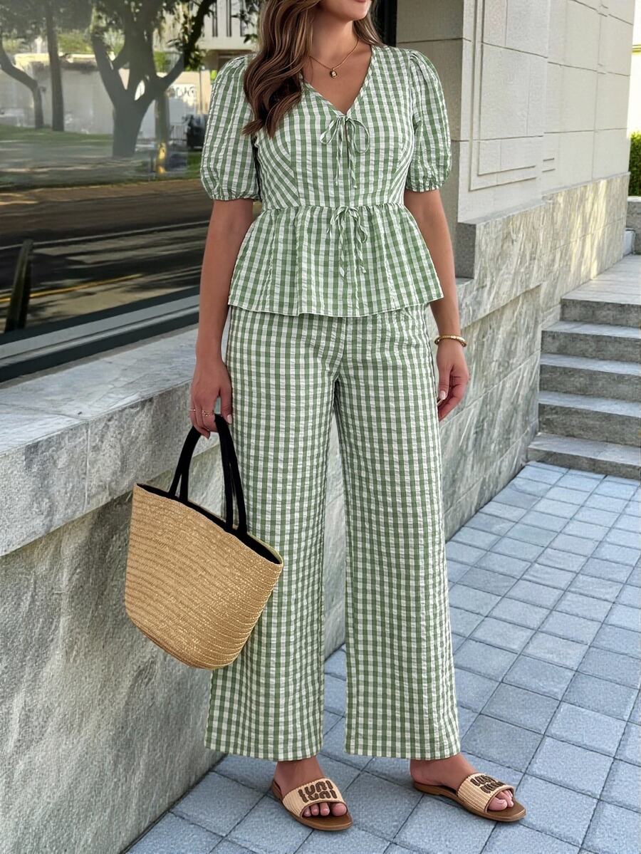 Ceyna 大尺碼紋理布料甜美田園波希米亞哥德風約會之夜郵輪格紋V領泡泡袖蝴蝶結上衣與寬腿褲2件套 綠色 - 綠色 - 查看 1